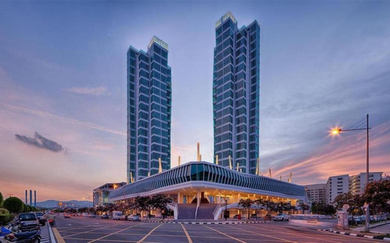 Maritime Luxury Suites George Town Exterior foto